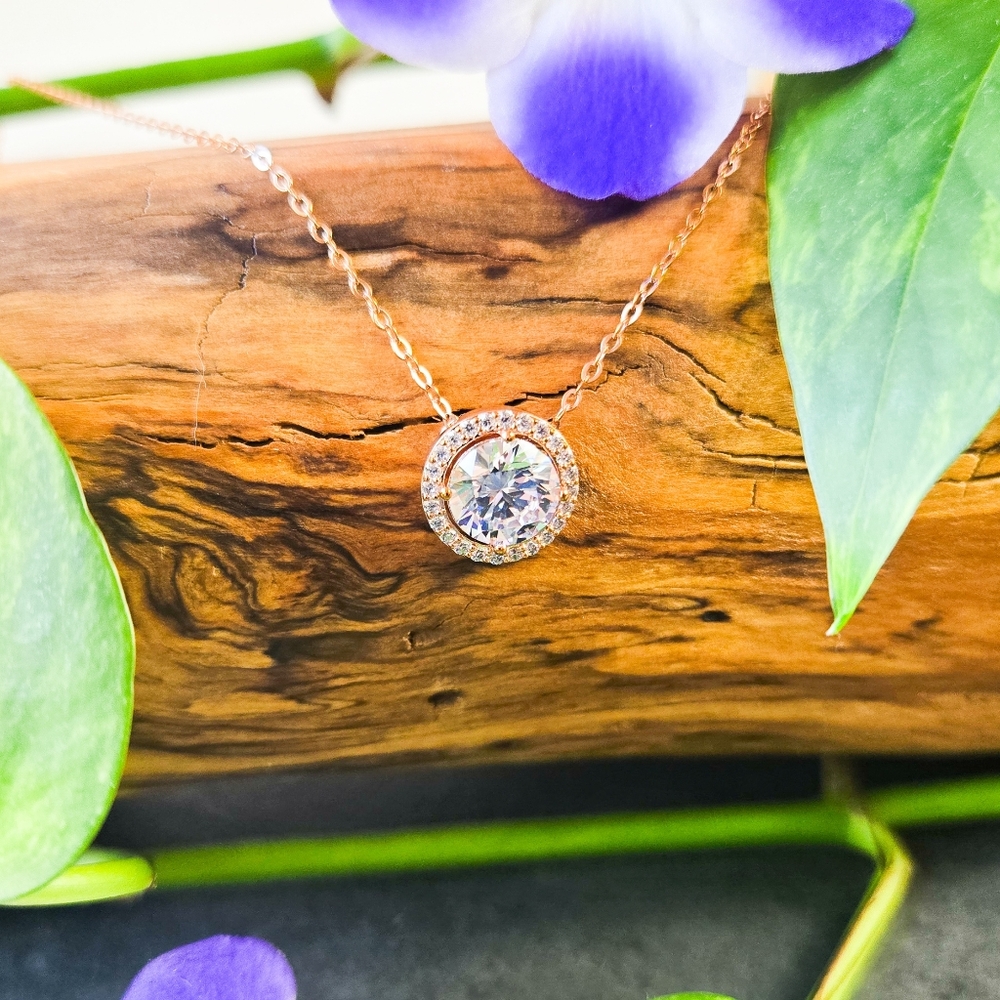 NWT Nadri Crystal Halo Pendant Rose Gold Necklace